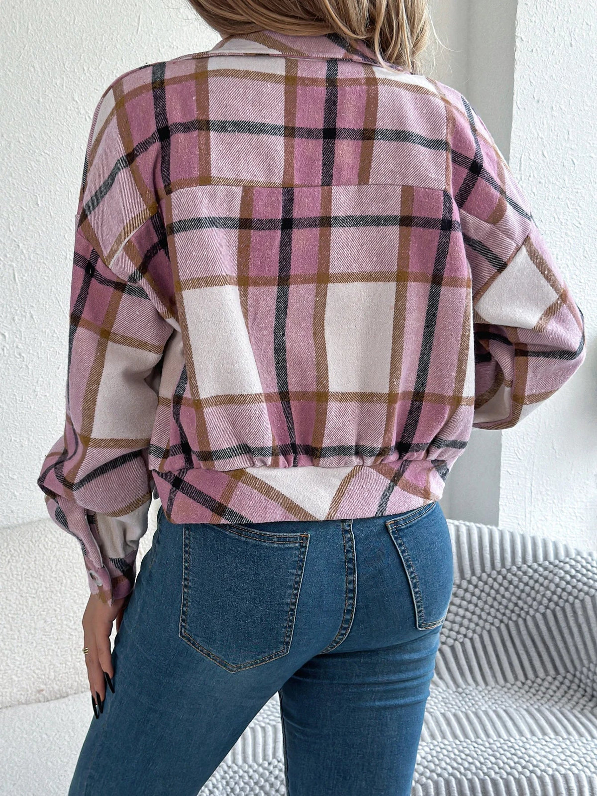 Cropped geruite shacket dames - afbeelding 4